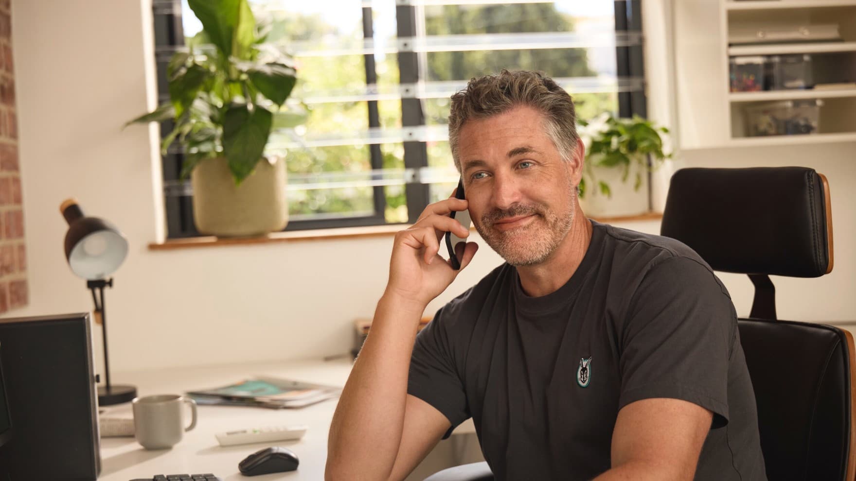 Vaillant stručnjak priča na telefon