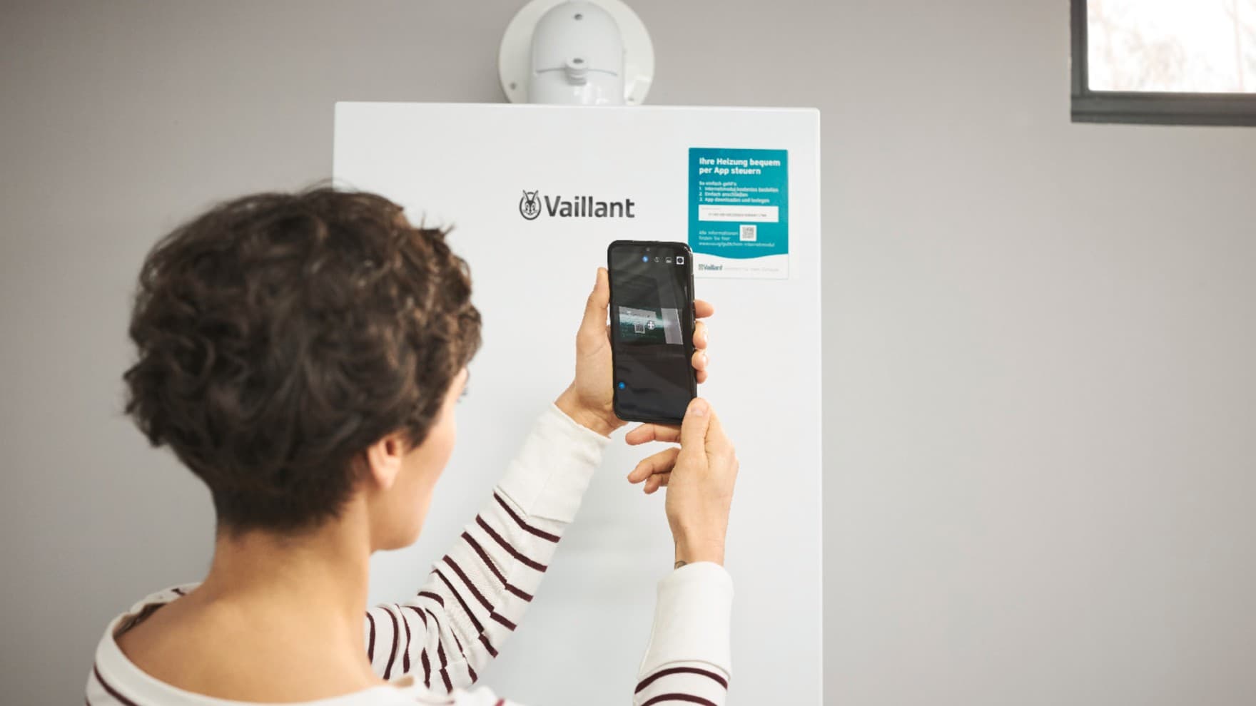Instalater, koji održava toplotnu pumpu