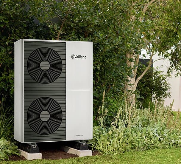 aroTHERM Split toplotna pumpa sa zračnim izvorom u vrtu