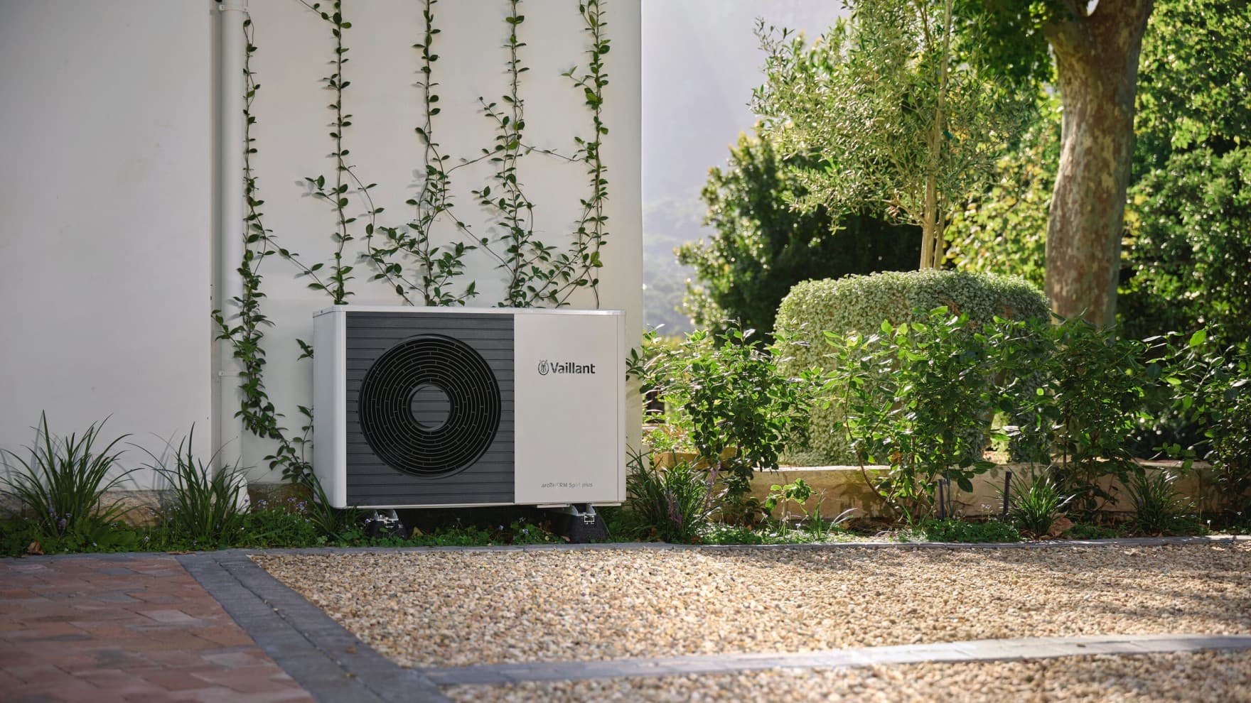 aroTHERM Split plus ispred kuće